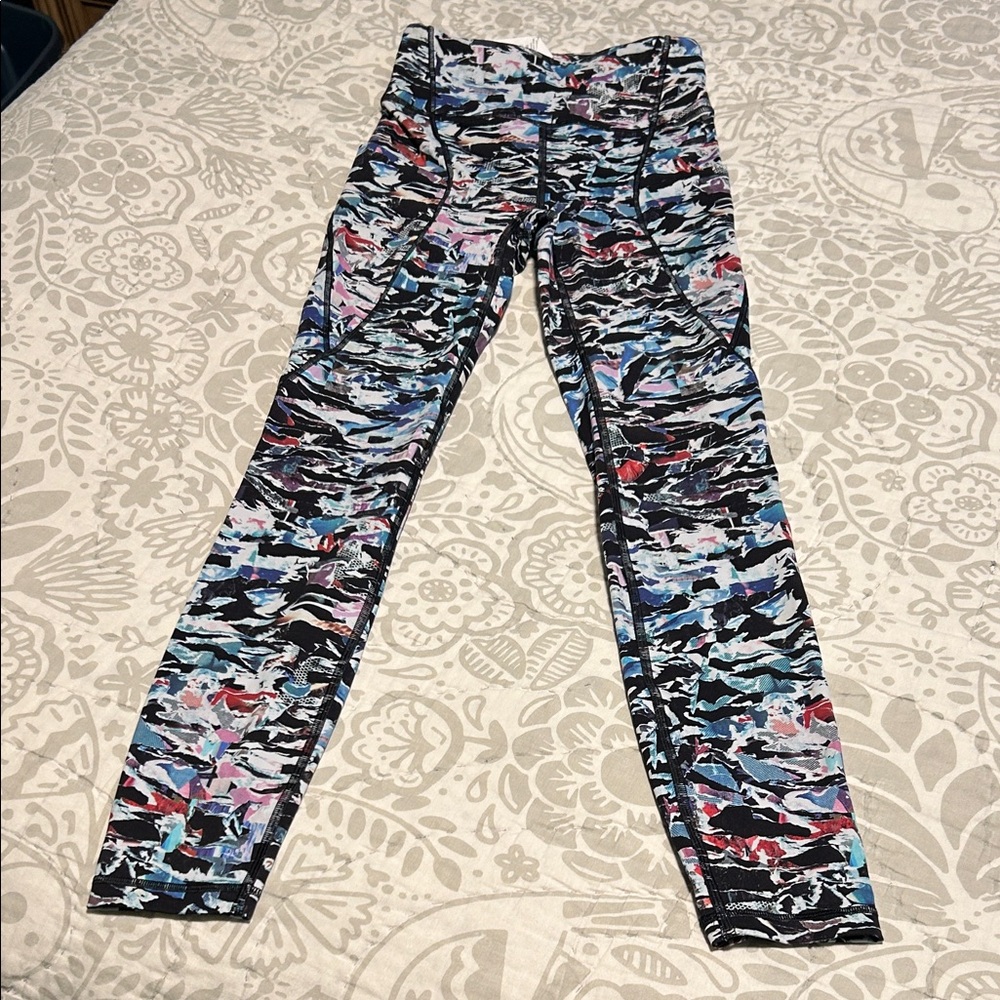 🎄Closet Closing Sale🎄 Lululemon Multicolor Patterned Leggings Pockets 2